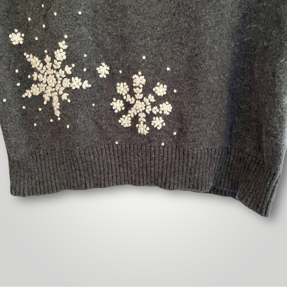 Eddie Bauer Grey Snowflake Turtleneck Sweater Size Medium - Picture 4 of 8